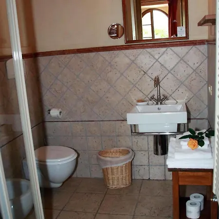 Relais Guado Al Sole Konukevi *